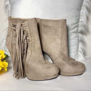 Bucco Capensis fringe suede booties taupe